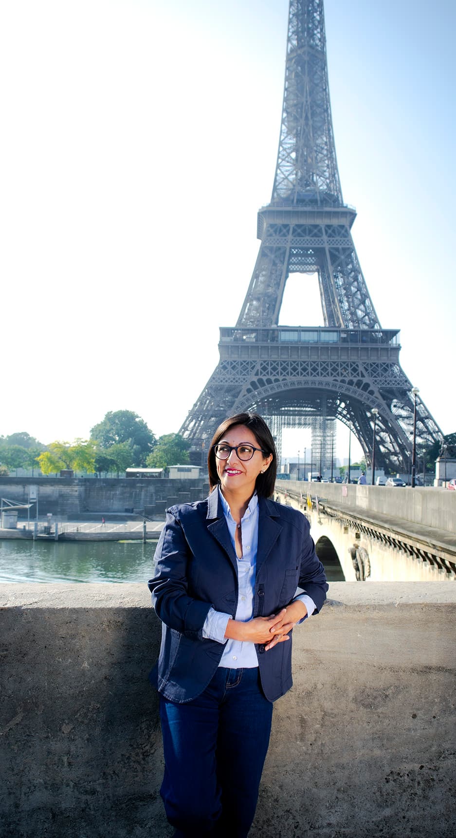 Ana Andón en París, con la Torre Eiffel al fondo.